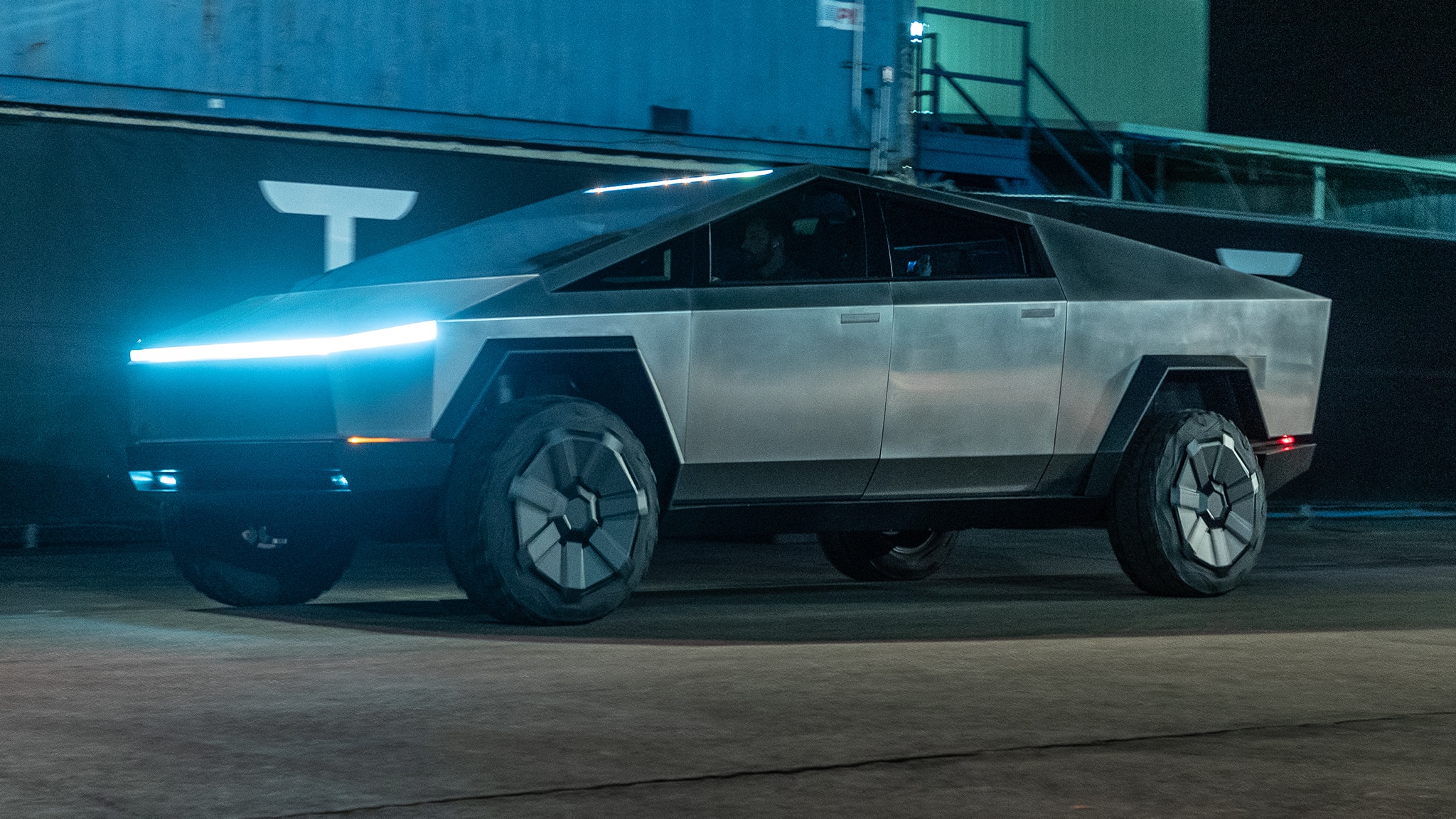 Tesla launches the Cybertruck • The Curious Technologist